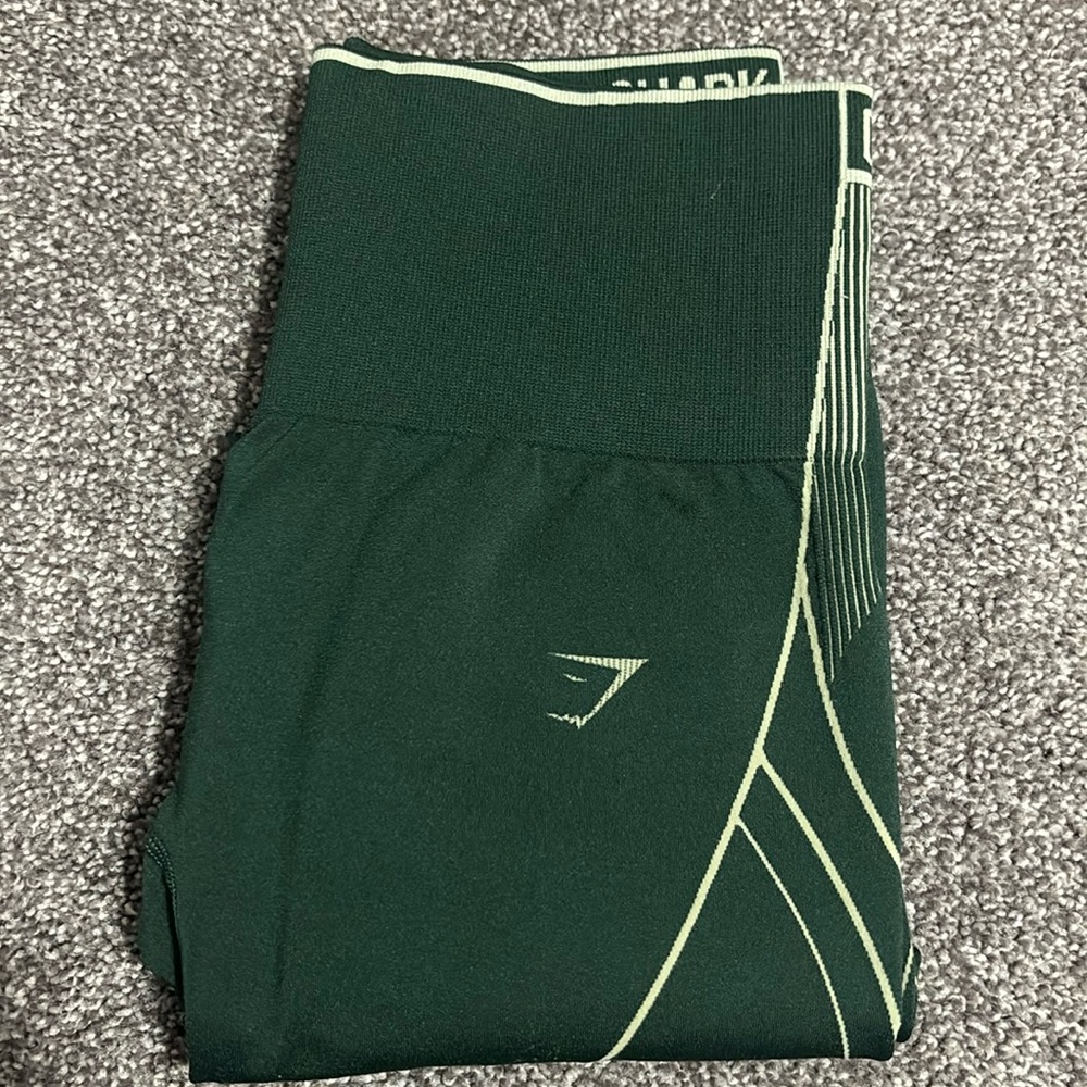 Gym shark leggings